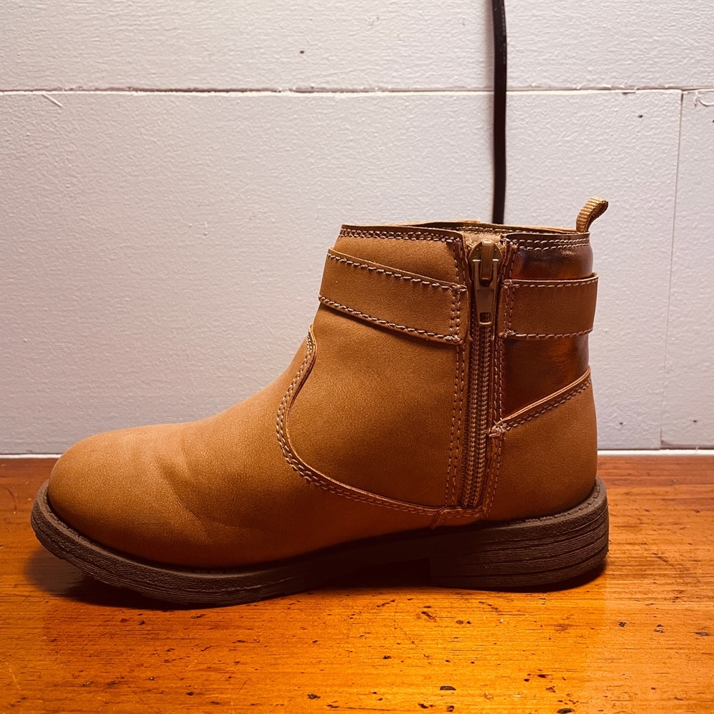 Carter’s Brown Zip Up Boots with a Metallic Accent - Picture 6 of 6